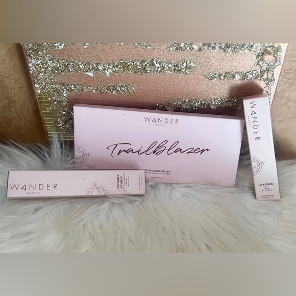 Wander Trio Bundle- Trailblazer eyeshadow palette-Lip ReTreat- Upgraded Lashes - Picture 2 of 11